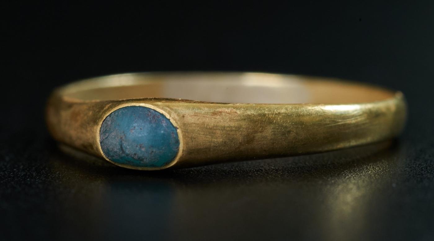 Medieval gold ring at Museum & Art Swindon